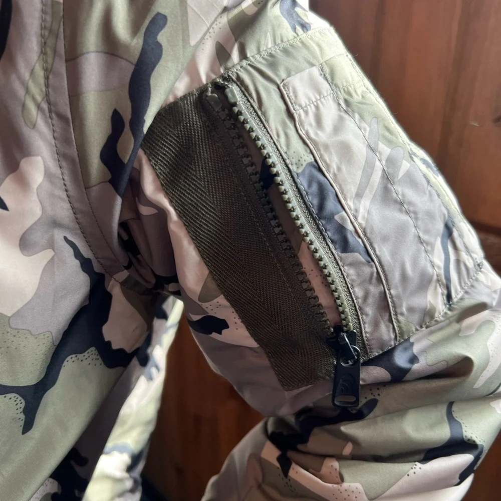 The North Face Woman's Barstol Bomber Jacket Full Zip Quilted Camo Size L  cute! - Picture 8 of 14